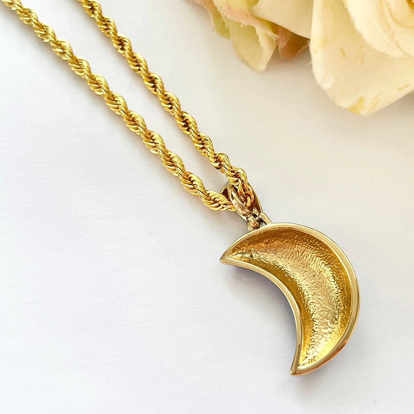 1980s Crescent Moon Shooting Star Pendant Gold Plated Rope Chain Necklace