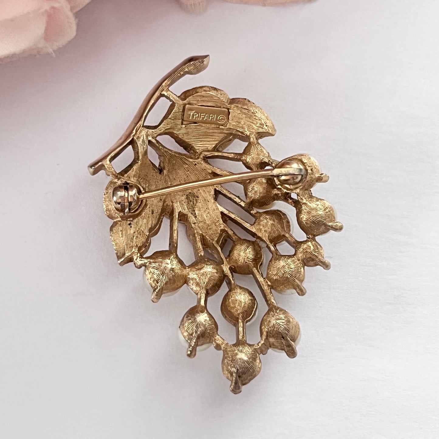 1960s Trifari Brushed Gold Plated Faux Pearl Brooch