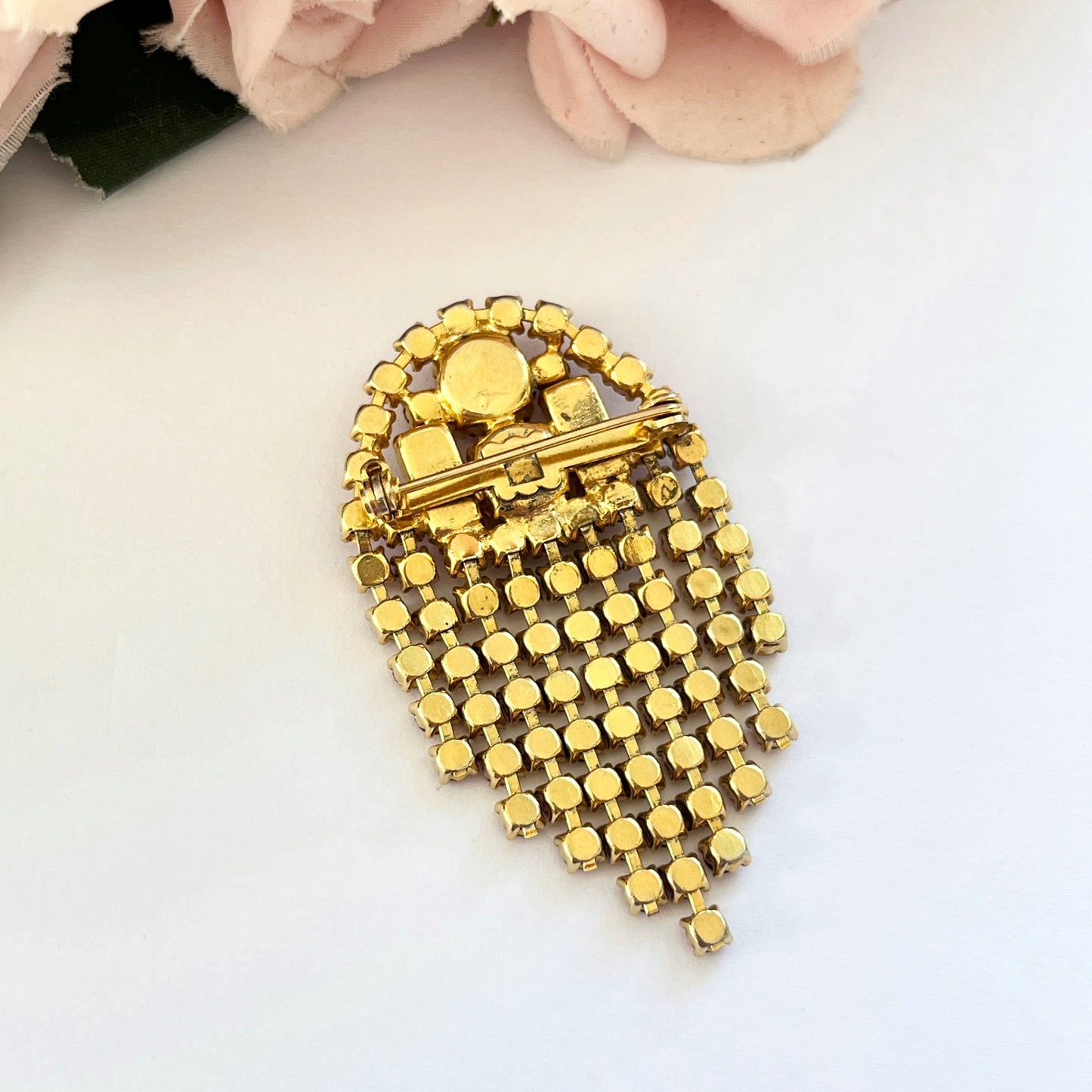 1950s Pretty Pink Dangly Brooch