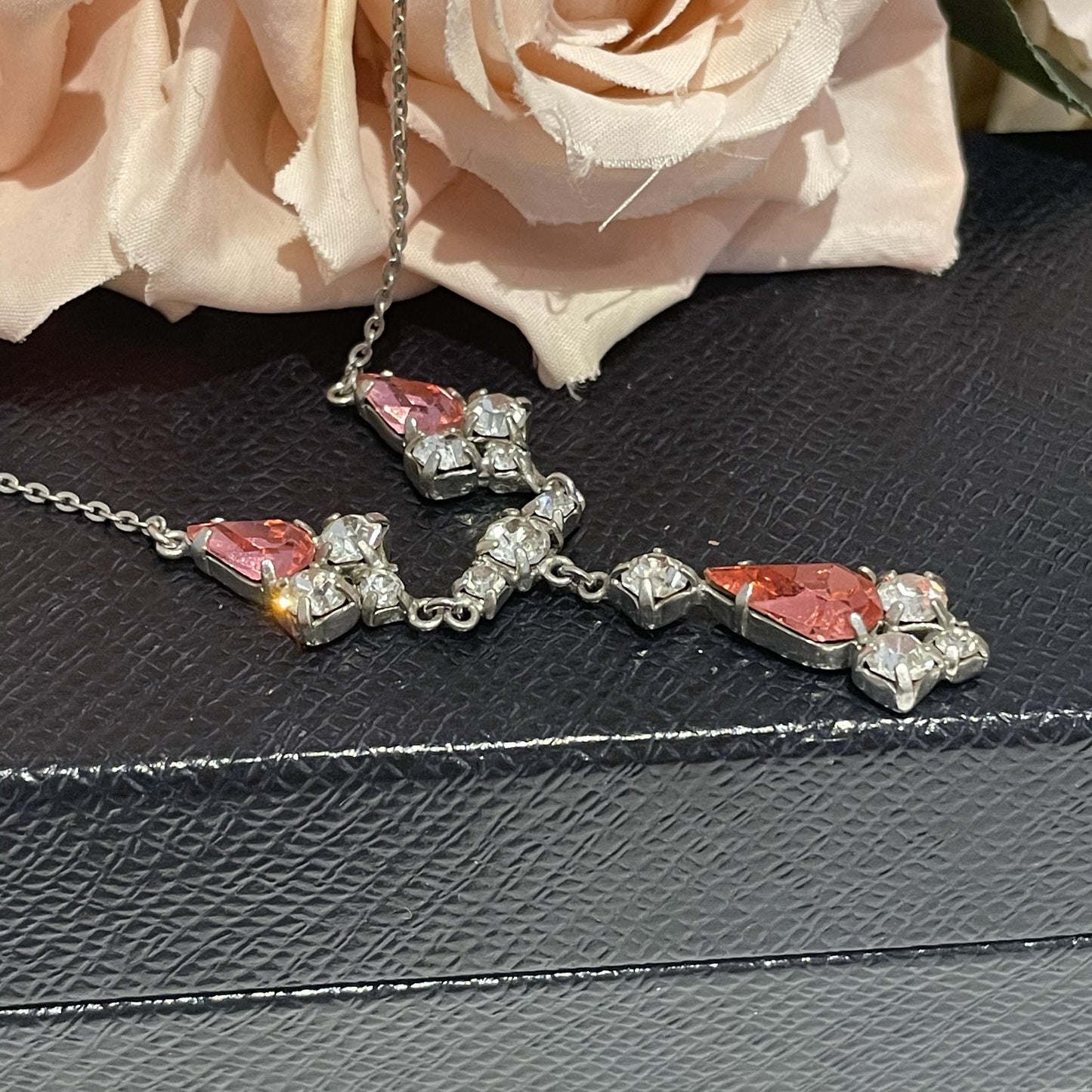 Pretty 1920s Art Deco Sparkly Pink And Silver Necklace