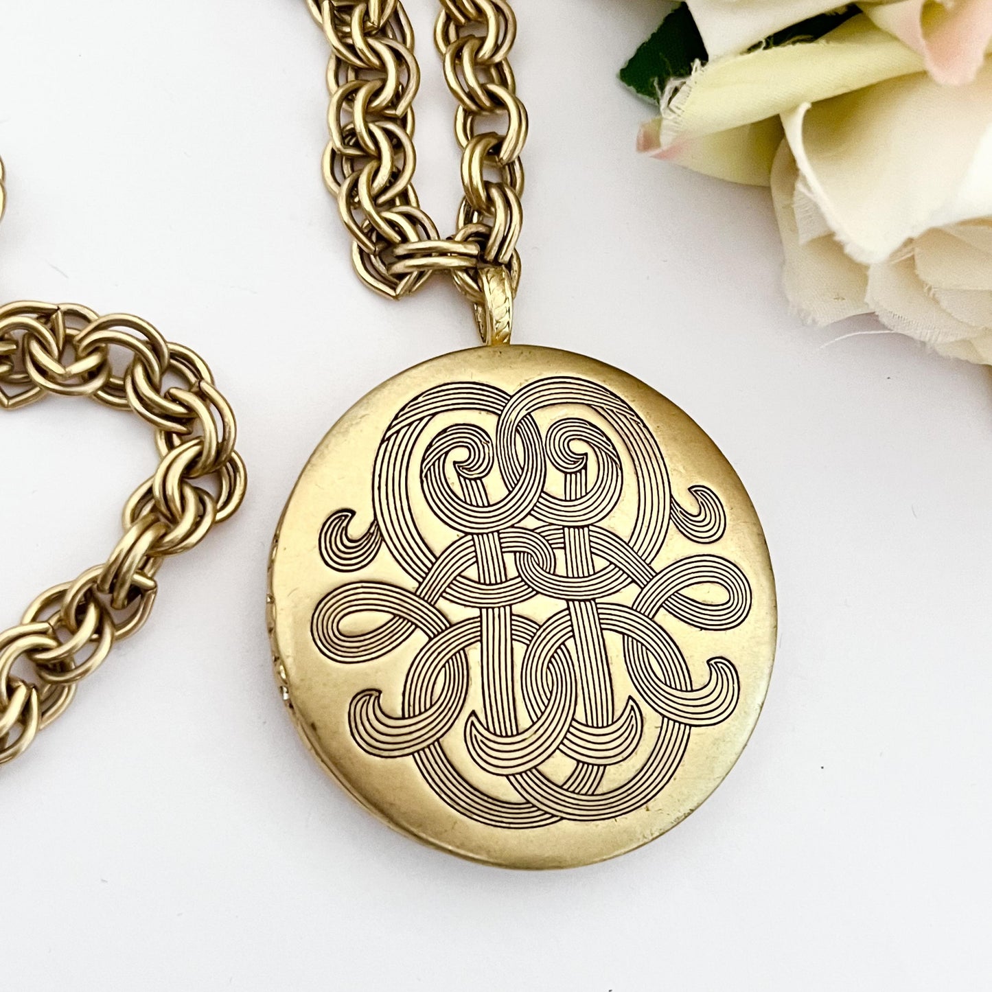 1980s Monet Gold Plated Circle Locket Pendant Chain Necklace