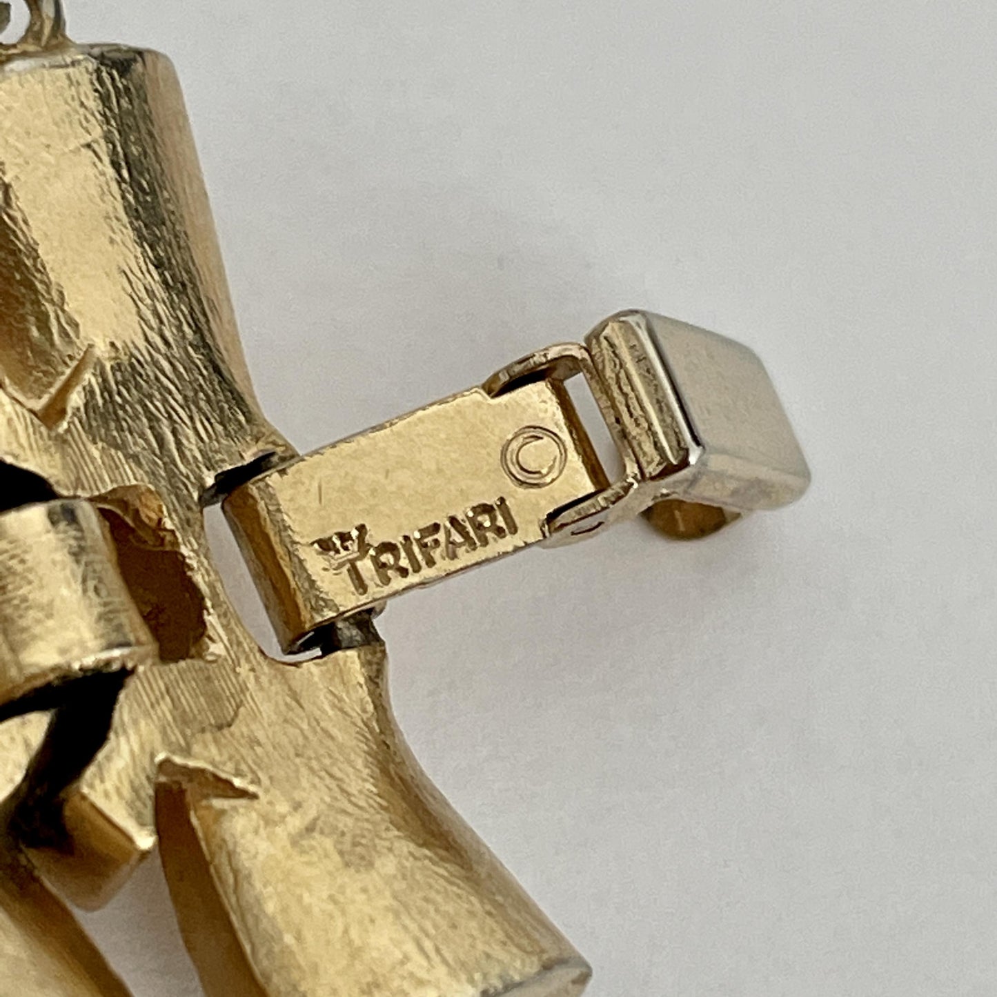 1960s Trifari Brutalist Brushed Gold Tone Bracelet