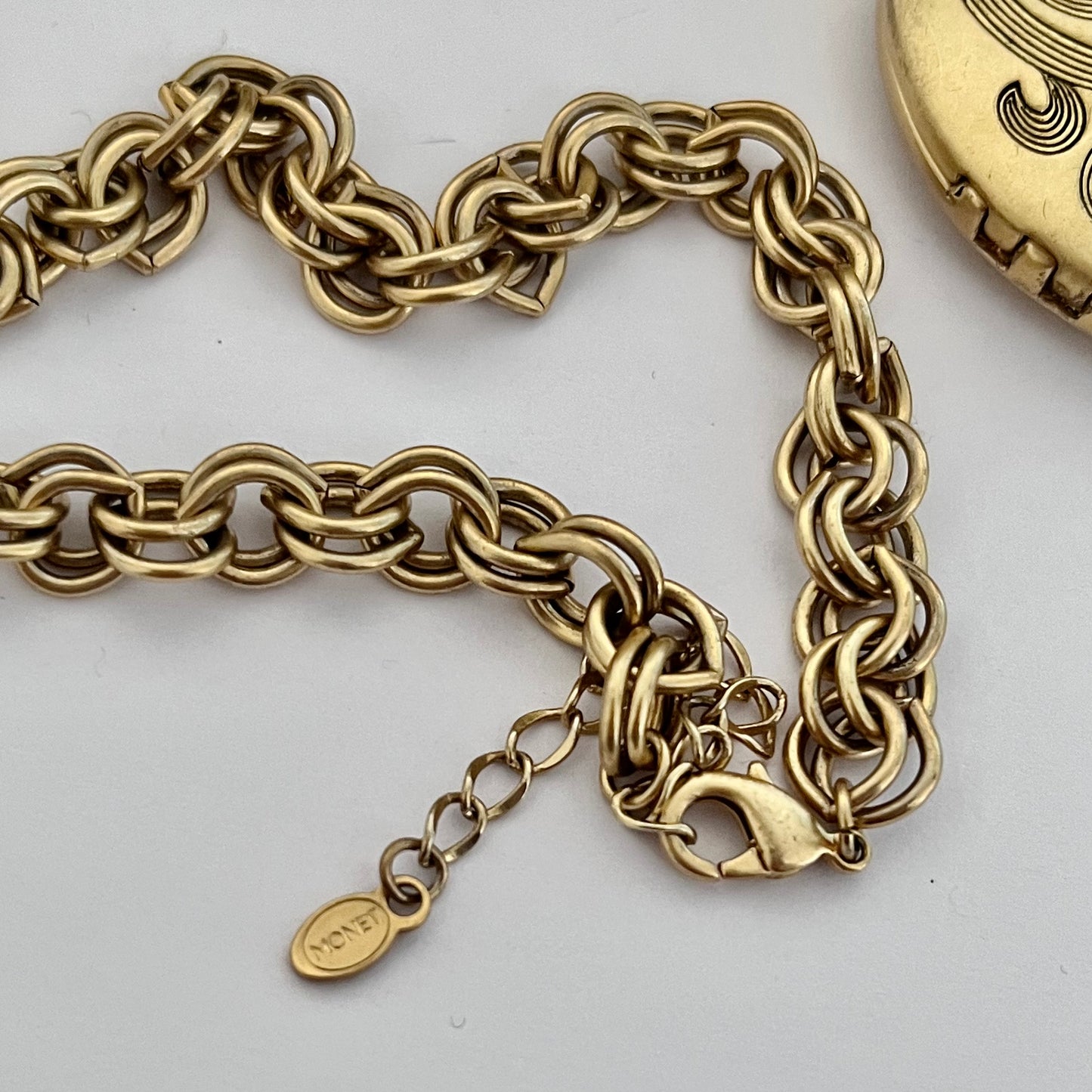 1980s Monet Gold Plated Circle Locket Pendant Chain Necklace