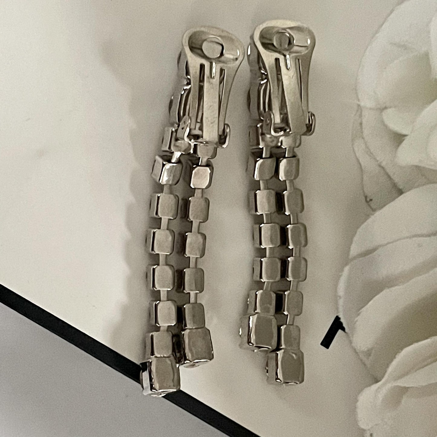 Glamorous 1980s Sparkly Silver Diamanté Clip On Earrings