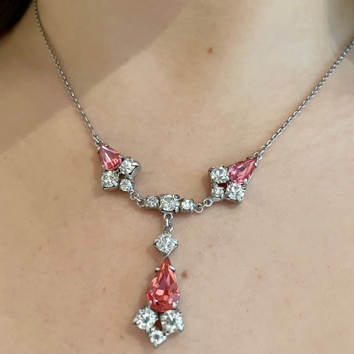 Pretty 1920s Art Deco Sparkly Pink And Silver Necklace