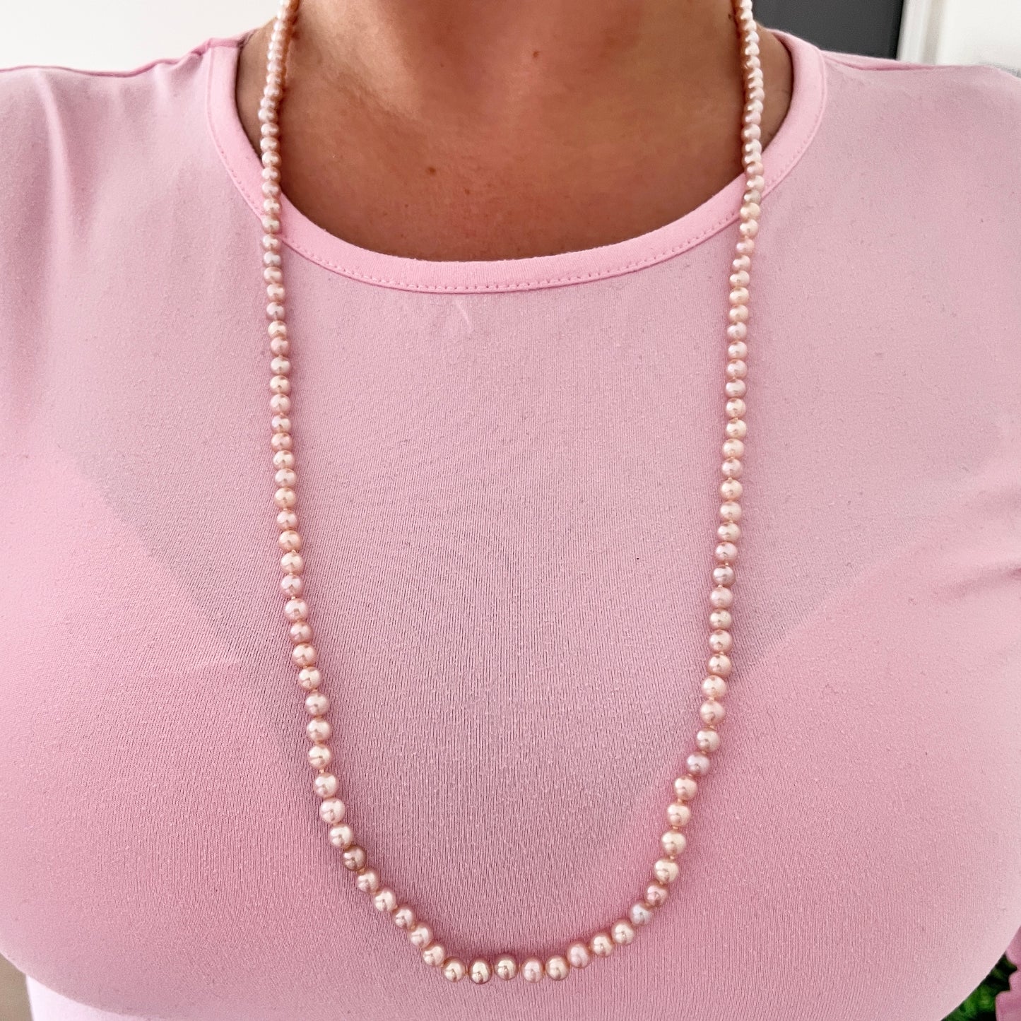 1950s Pink Cultured Pearl Gold Plated Clasp Necklace