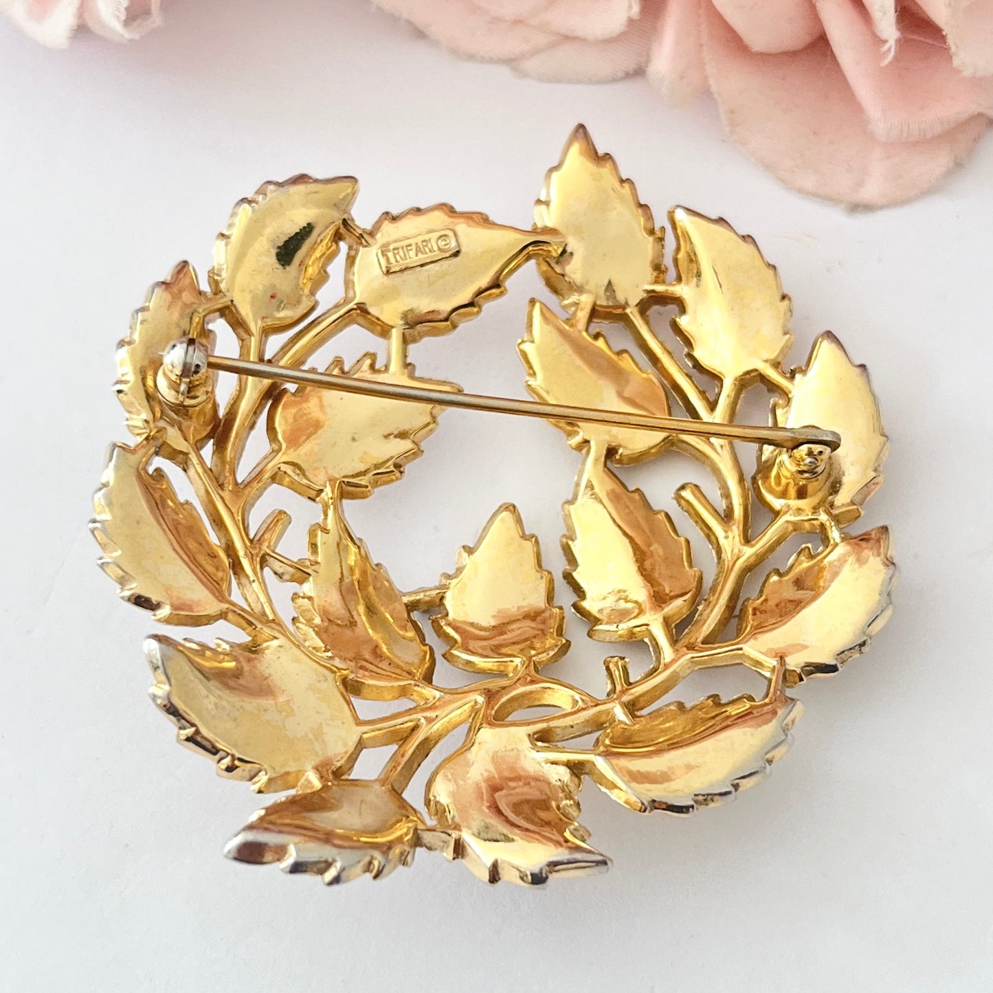 1980s Trifari Leaf Gold Plated Large Statement Wreath Brooch