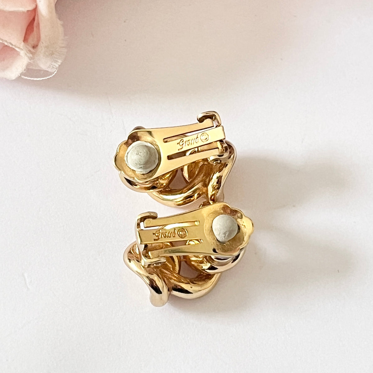 1980s Grossé Interlocking Links Gold Plated Clip On Earrings