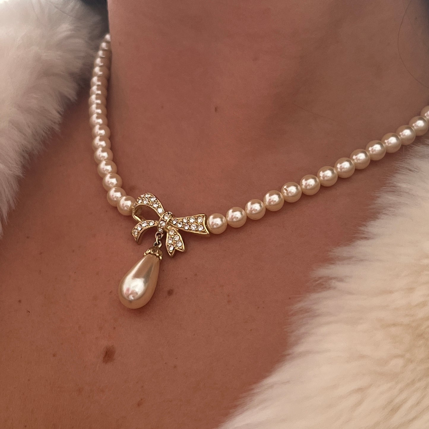 1980s Faux Pearl and Diamanté Gold Plated Bow Necklace