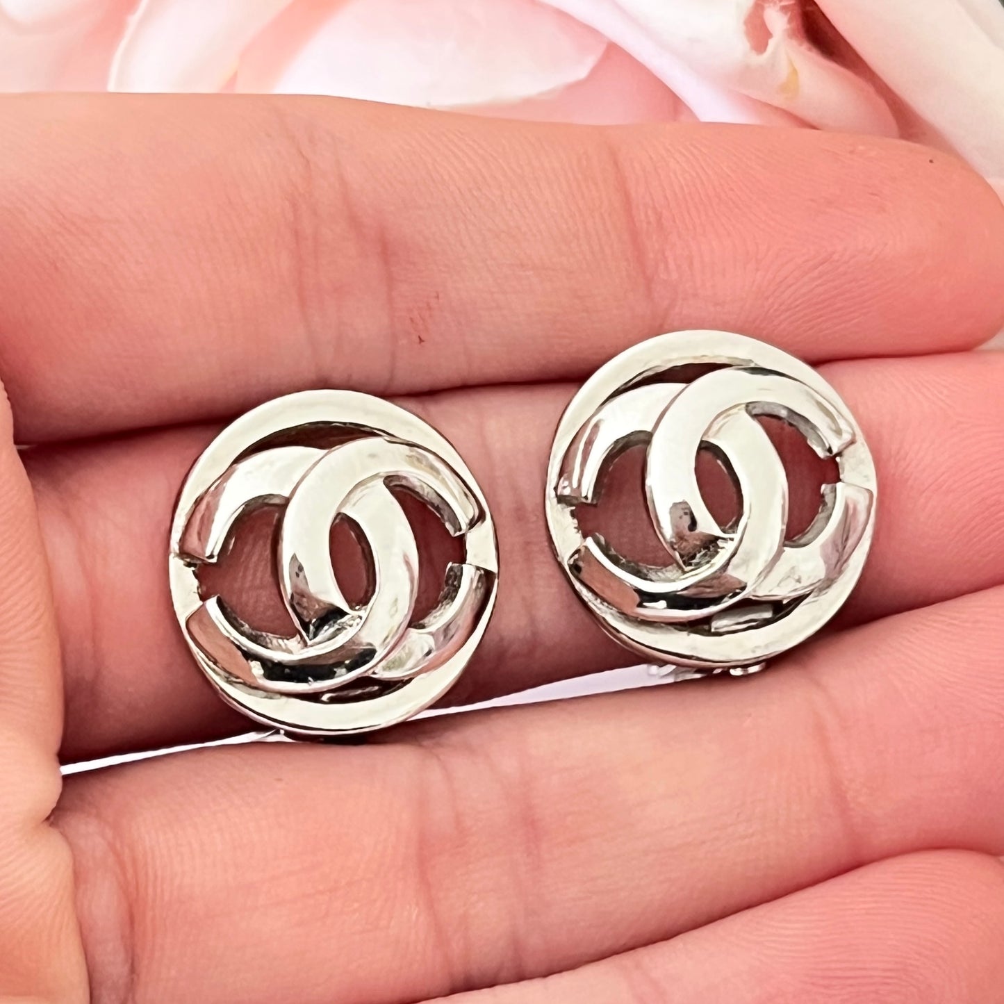 2006 Chanel Silver Circle Clip On Earrings