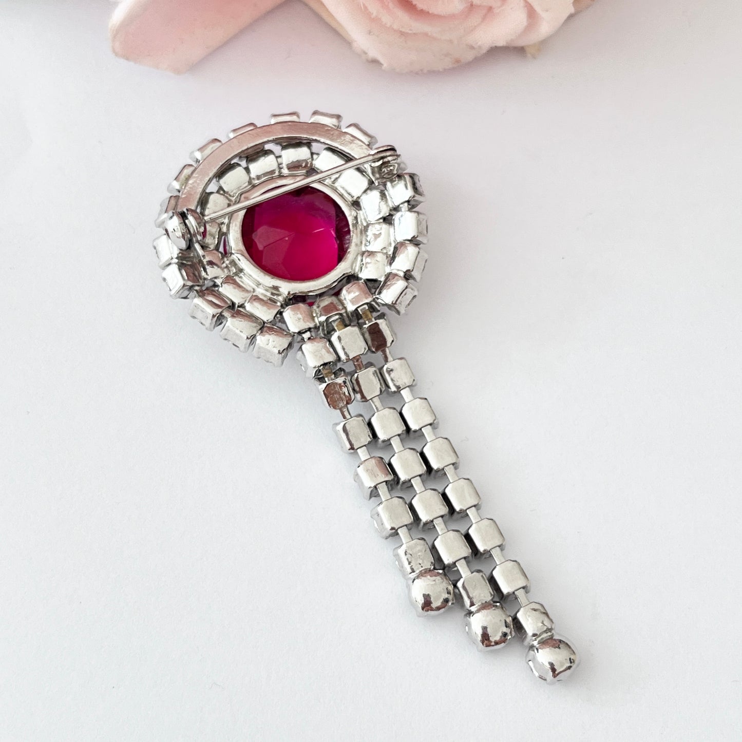 1950s Raspberry Pink Dangly Diamanté Brooch