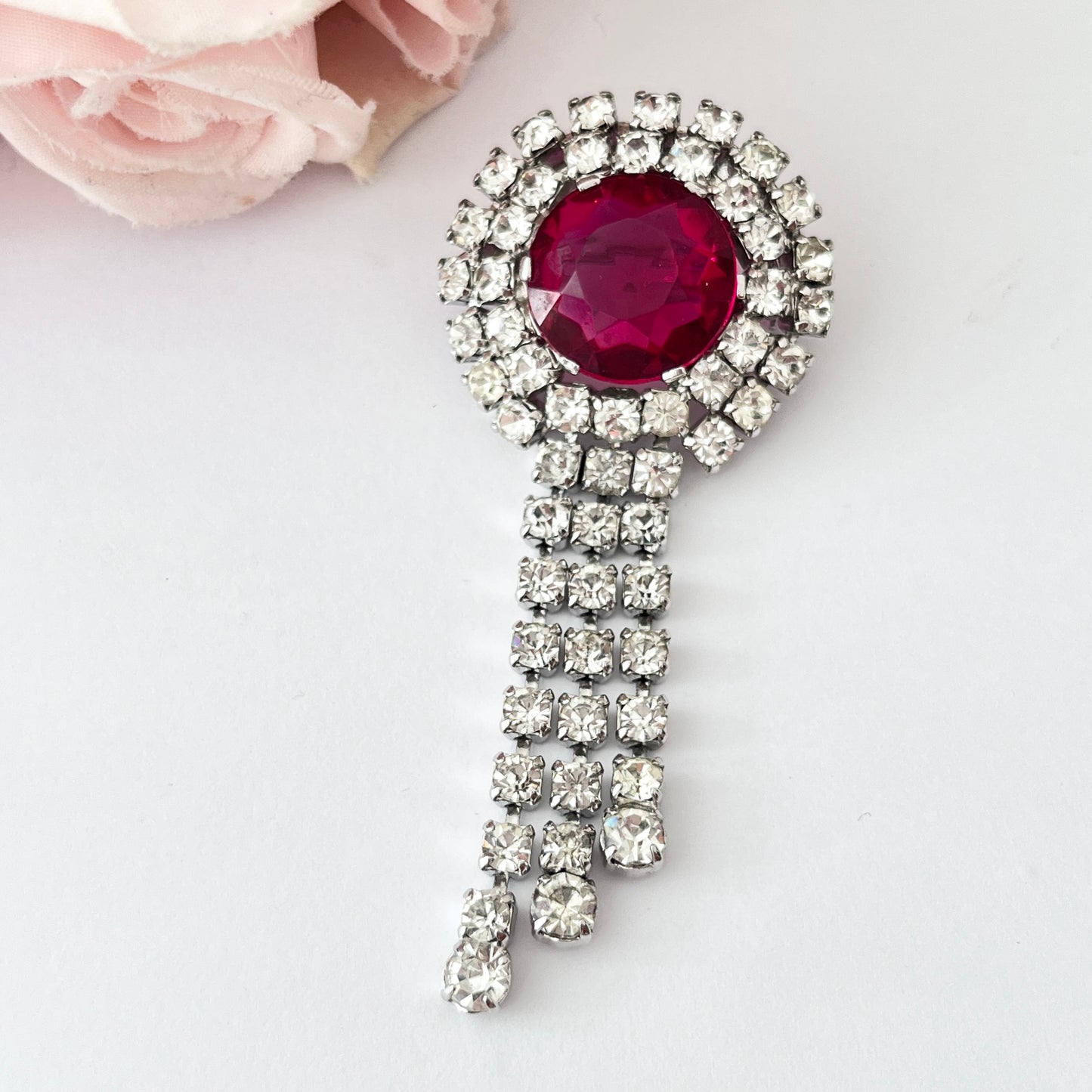 1950s Raspberry Pink Dangly Diamanté Brooch