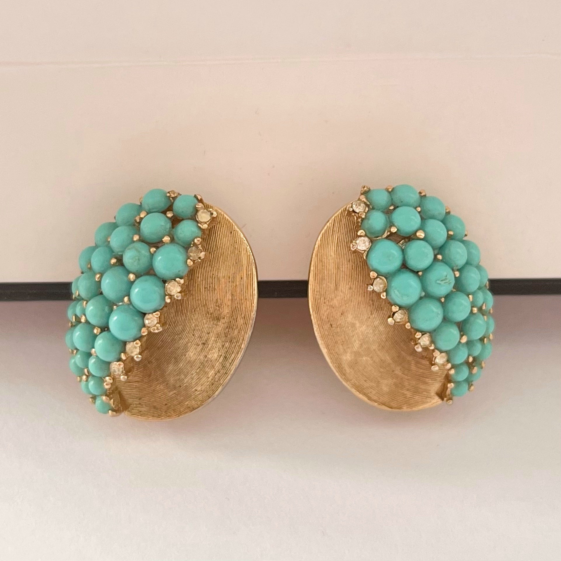 Vintage trifari deals clip on earrings