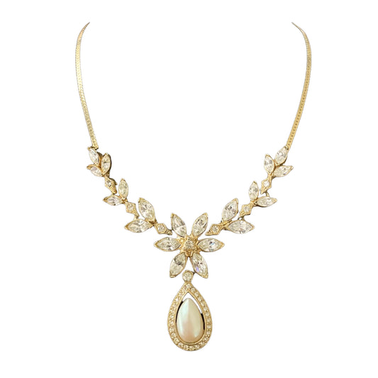 1980s Faux Pearl and Diamanté Gold Plated Flower Necklace