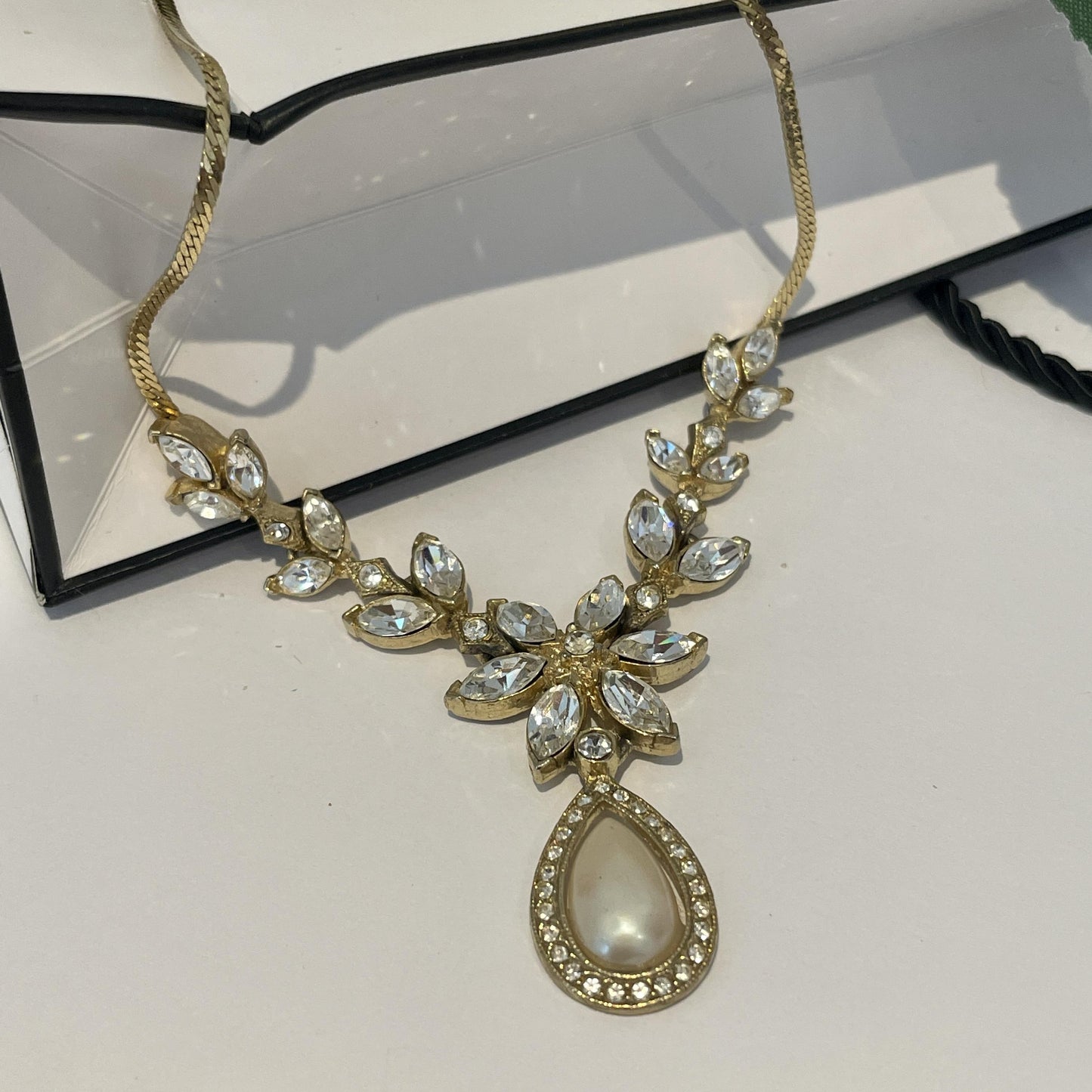 1980s Faux Pearl and Diamanté Gold Plated Flower Necklace