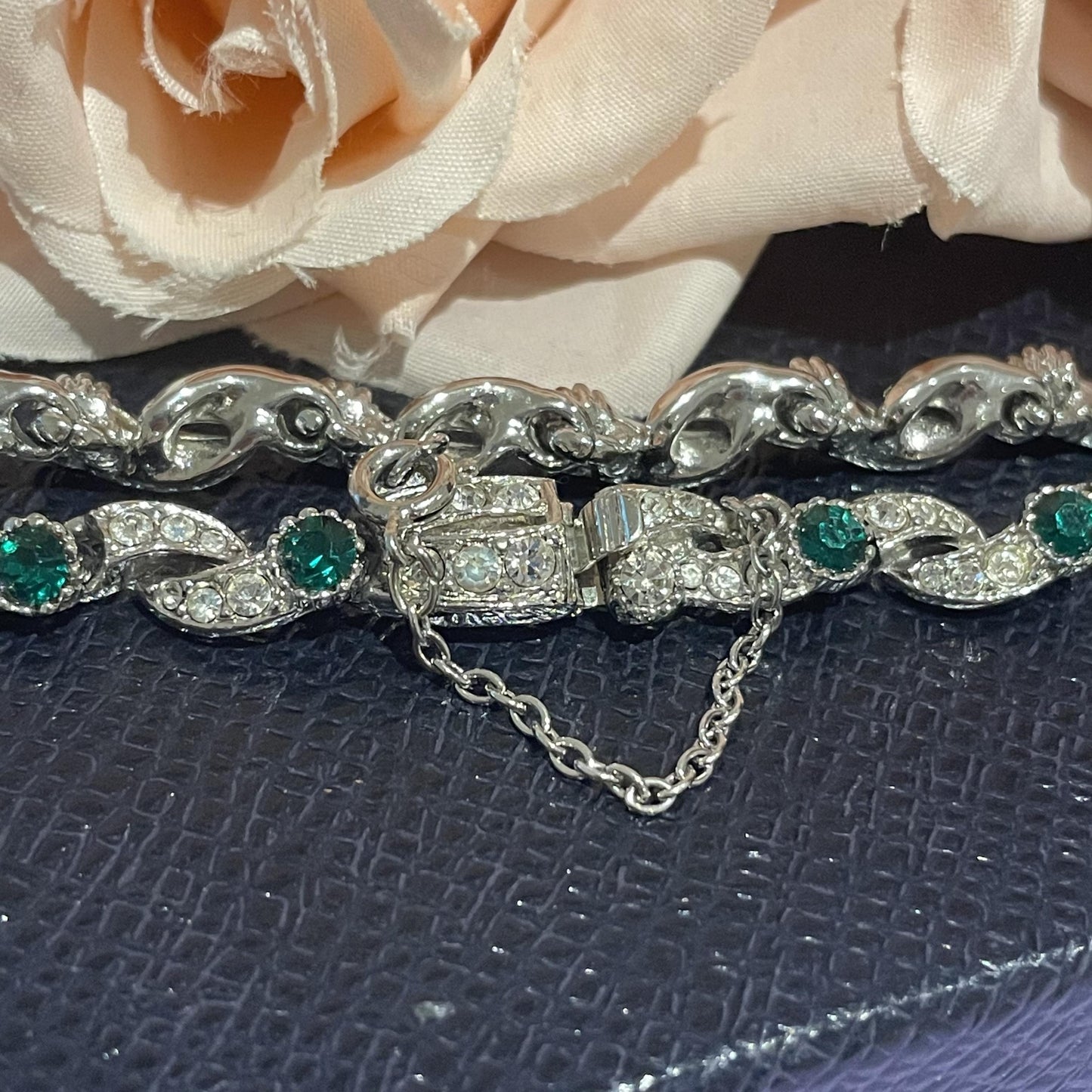 1940s Rhodium Plated Sparkly Emerald Green Diamanté Bracelet